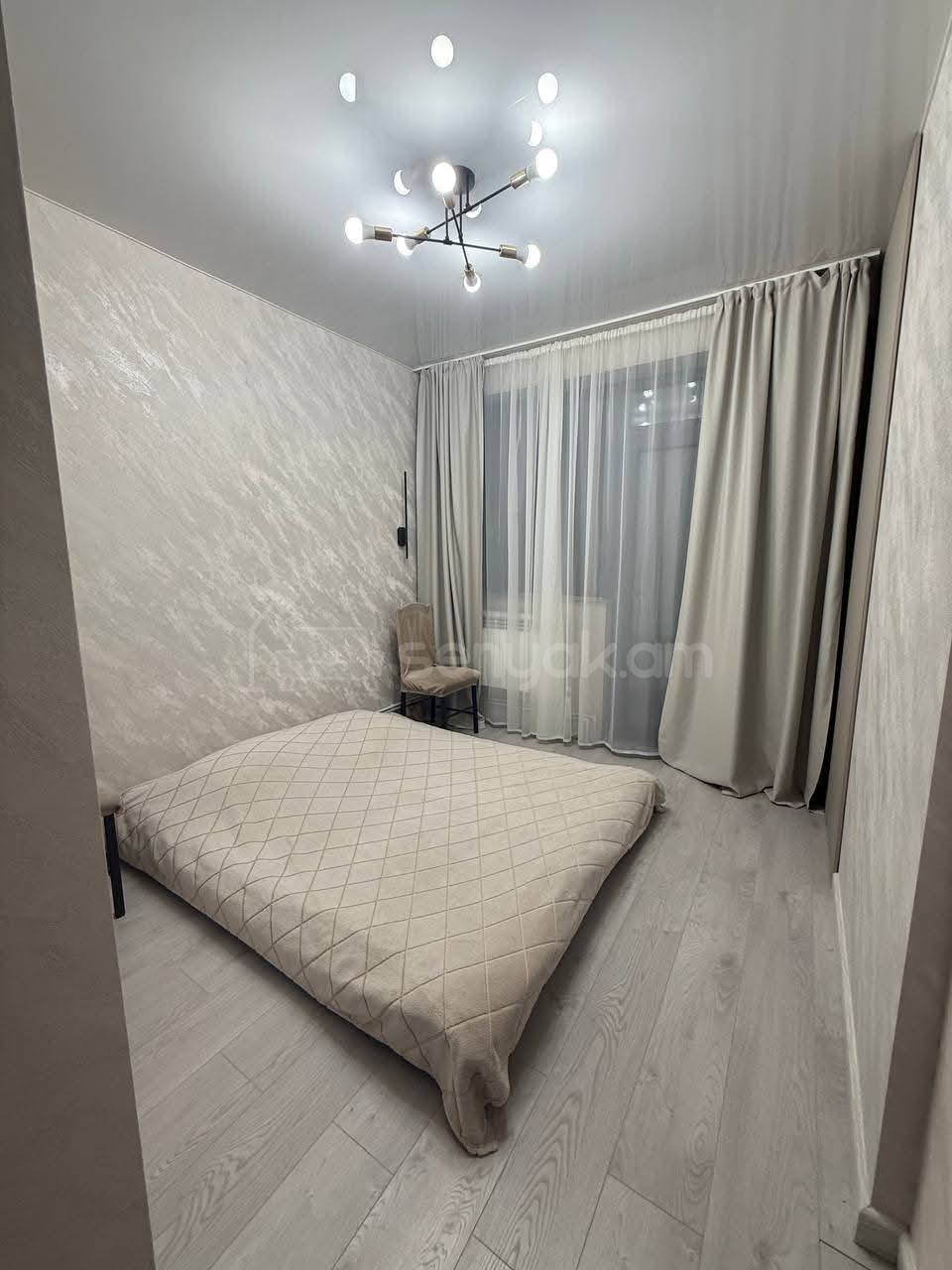 3 Սենյականոց Բնակարան Քարե Շենքում, 80քմ, 5/5 հարկ, Կապիտալ Վերանորոգված