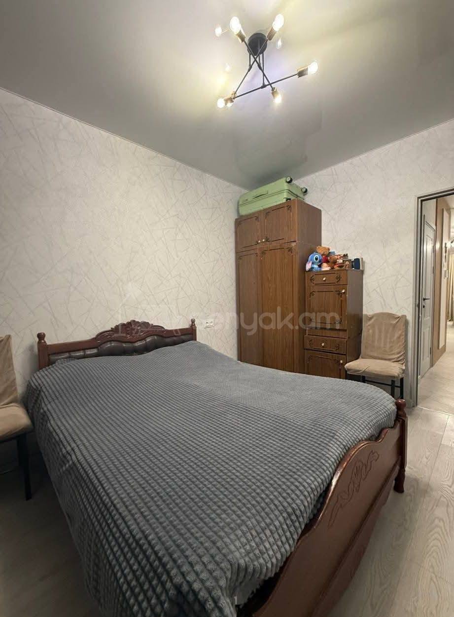 3 Սենյականոց Բնակարան Քարե Շենքում, 80քմ, 5/5 հարկ, Կապիտալ Վերանորոգված