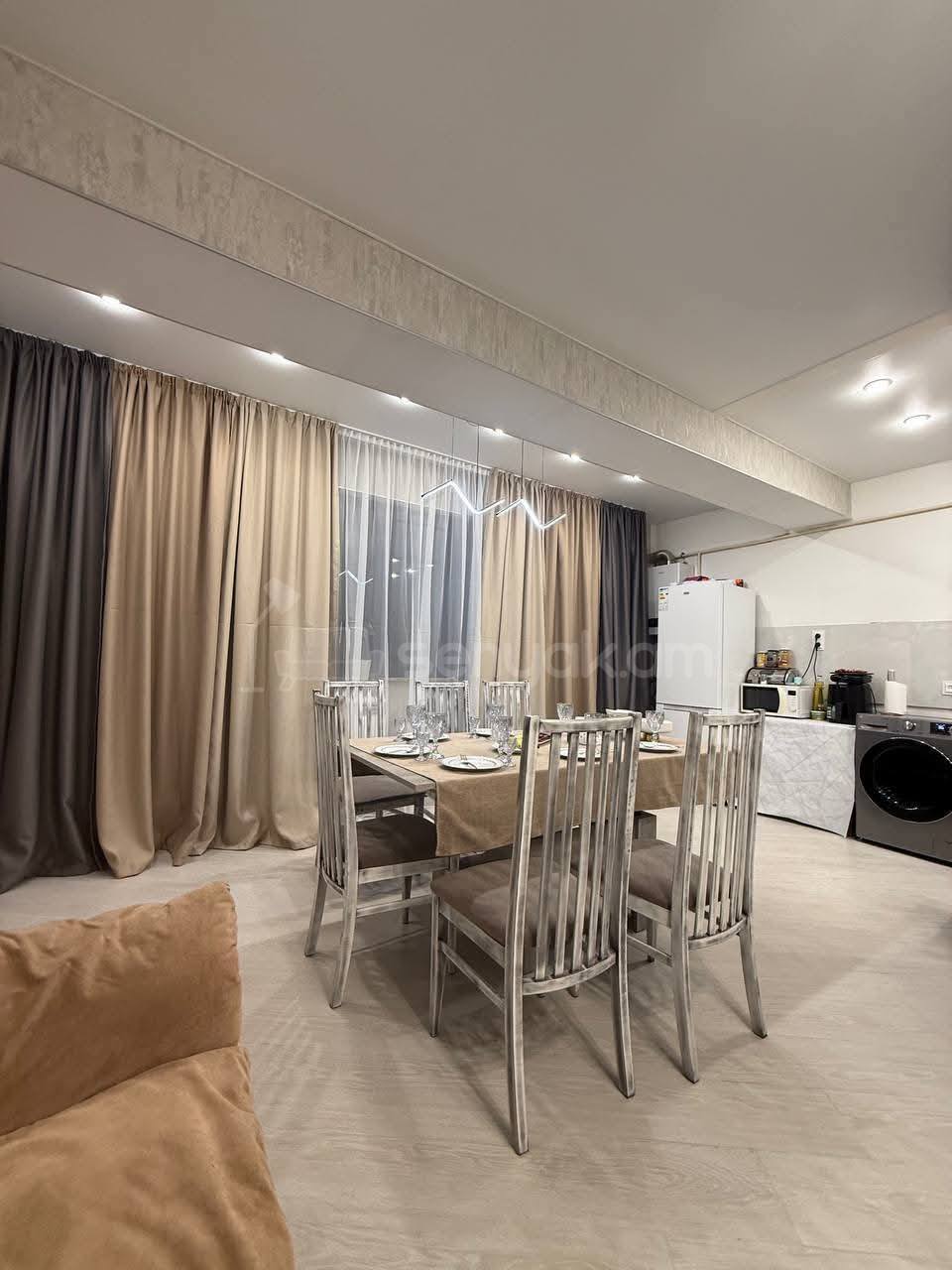 3 Սենյականոց Բնակարան Քարե Շենքում, 80քմ, 5/5 հարկ, Կապիտալ Վերանորոգված