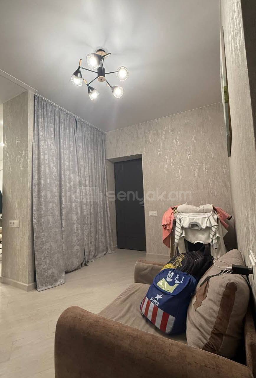 3 Սենյականոց Բնակարան Քարե Շենքում, 80քմ, 5/5 հարկ, Կապիտալ Վերանորոգված