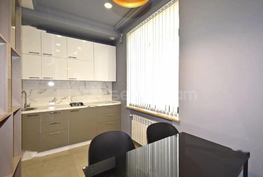 2 Սենյականոց Բնակարան Քարե Շենքում, 40քմ, 2/5 հարկ, Դիզայներական Վերանորոգված, Կահավորված