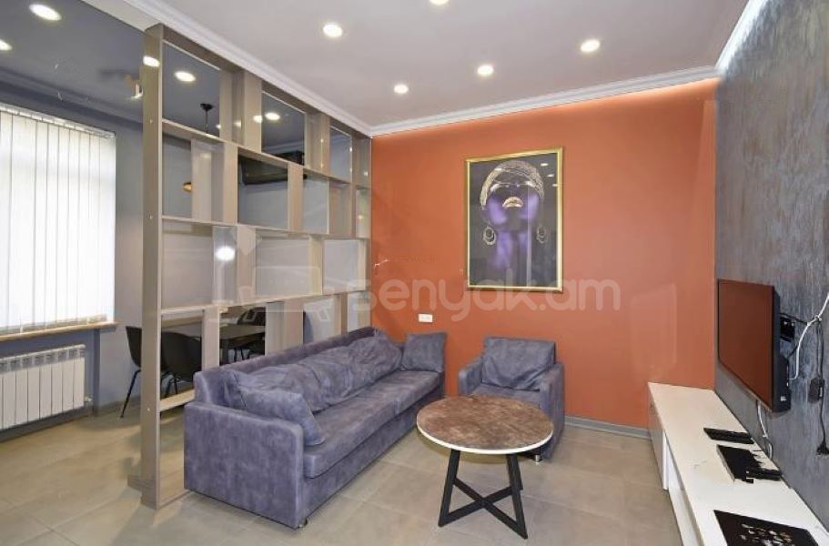 2 Սենյականոց Բնակարան Քարե Շենքում, 40քմ, 2/5 հարկ, Դիզայներական Վերանորոգված, Կահավորված