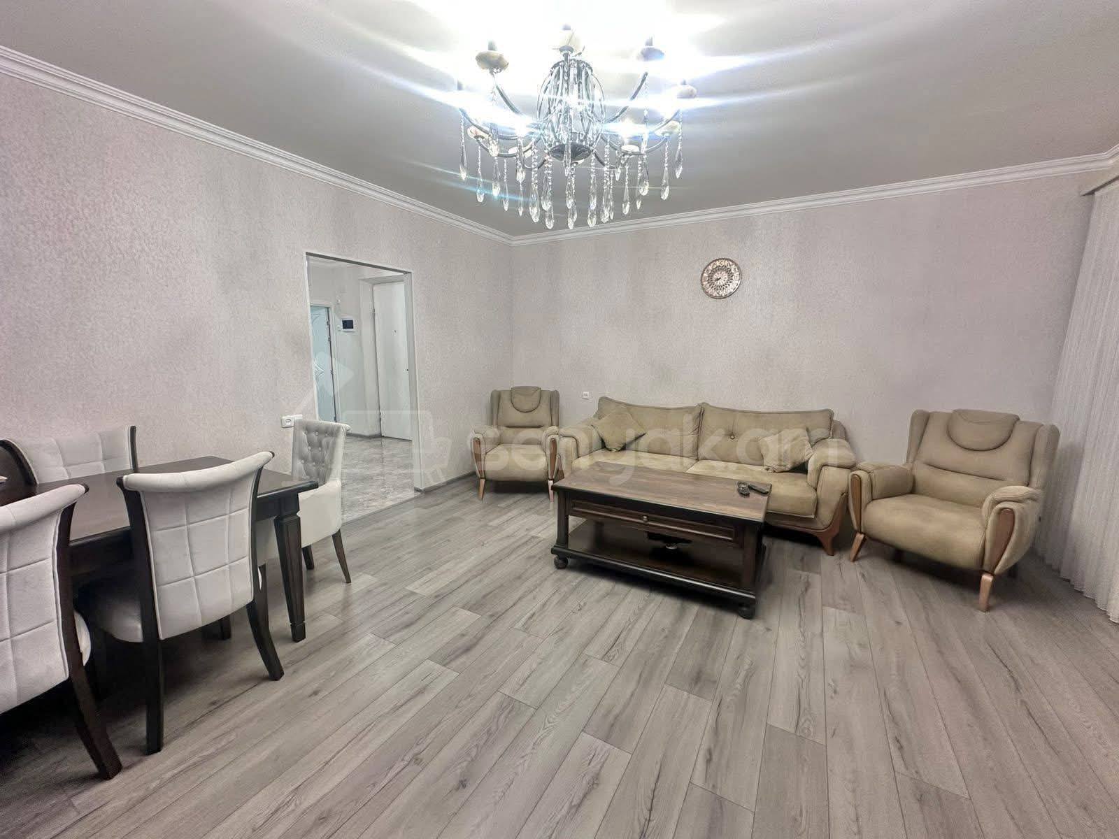 4 Սենյականոց Բնակարան Քարե Շենքում, 92քմ, 4/5 հարկ, Կապիտալ Վերանորոգված