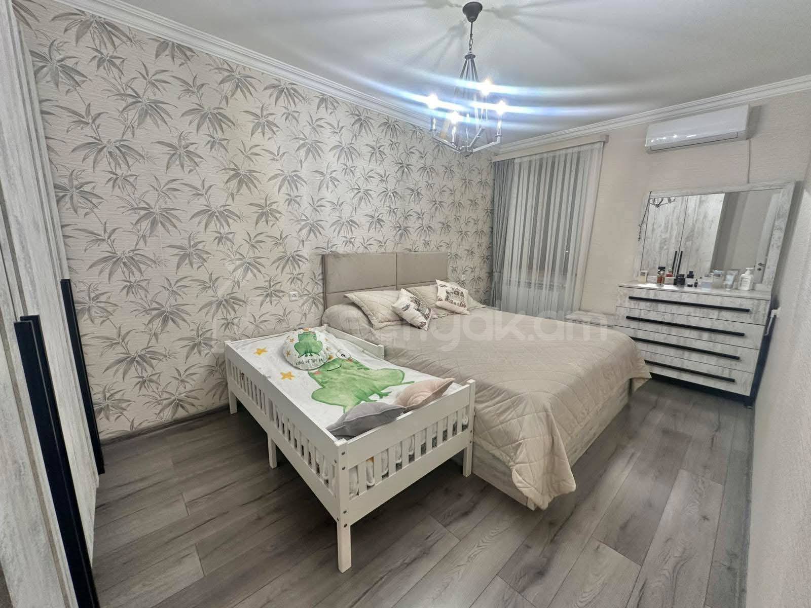 4 Սենյականոց Բնակարան Քարե Շենքում, 92քմ, 4/5 հարկ, Կապիտալ Վերանորոգված