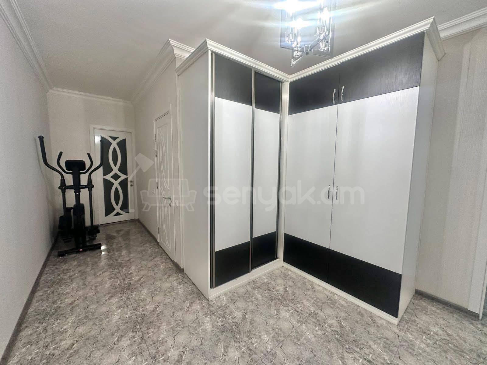 4 Սենյականոց Բնակարան Քարե Շենքում, 92քմ, 4/5 հարկ, Կապիտալ Վերանորոգված