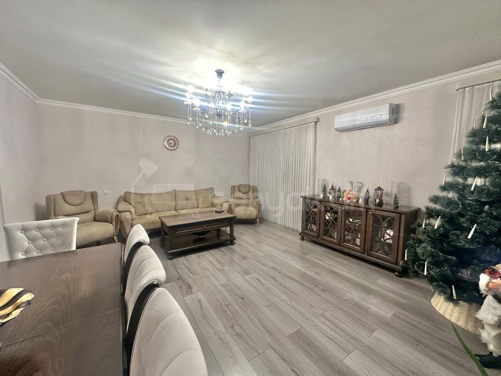 4 Սենյականոց Բնակարան Քարե Շենքում, 92քմ, 4/5 հարկ, Կապիտալ Վերանորոգված