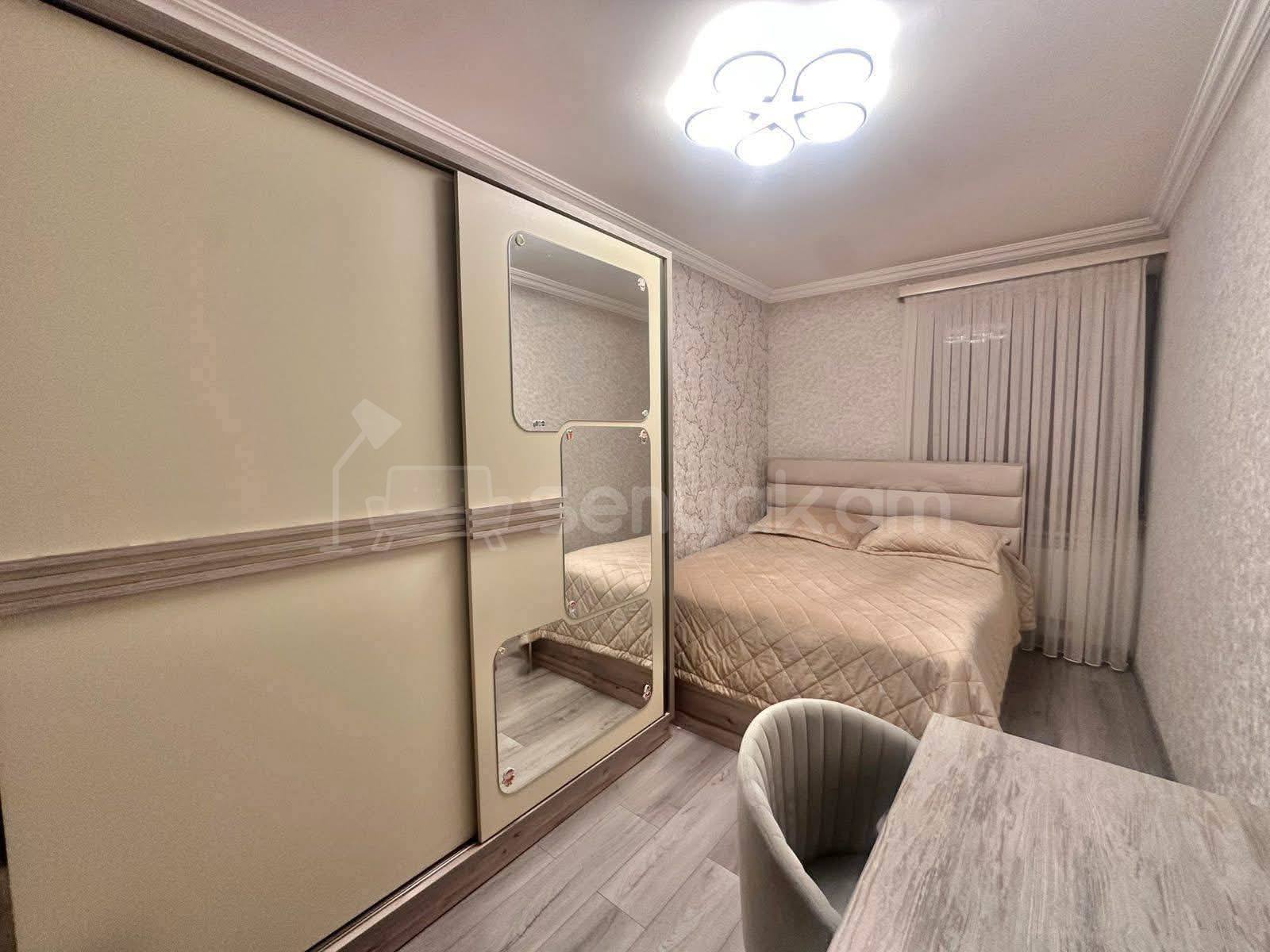 4 Սենյականոց Բնակարան Քարե Շենքում, 92քմ, 4/5 հարկ, Կապիտալ Վերանորոգված