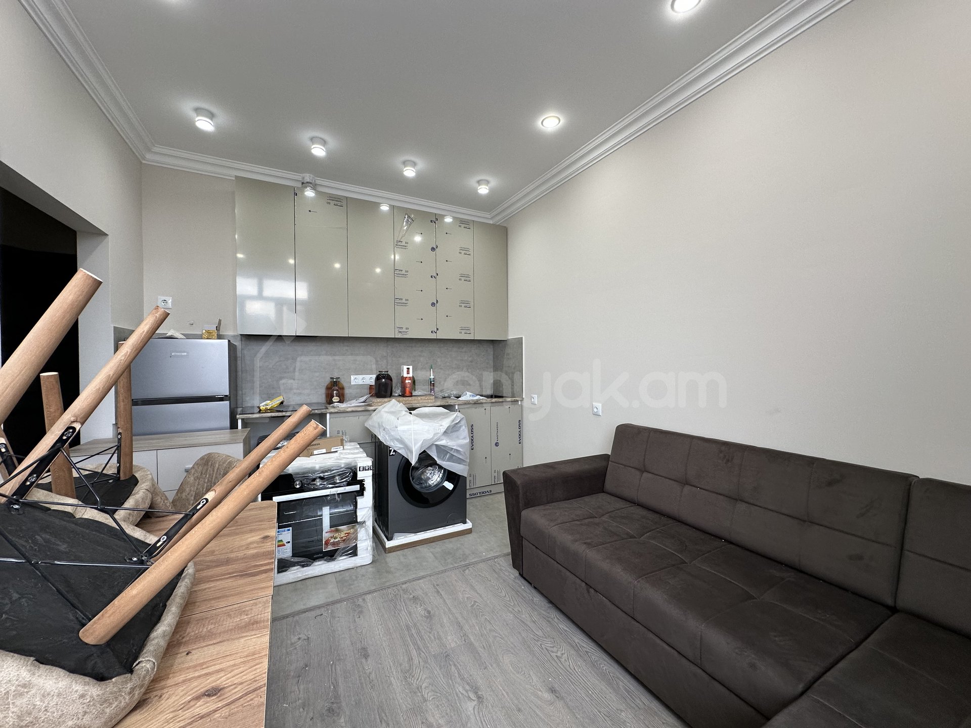 2 Սենյականոց Բնակարան Քարե Շենքում, 42քմ, 2/2 հարկ, Դիզայներական Վերանորոգված, Կահավորված, Արևկող