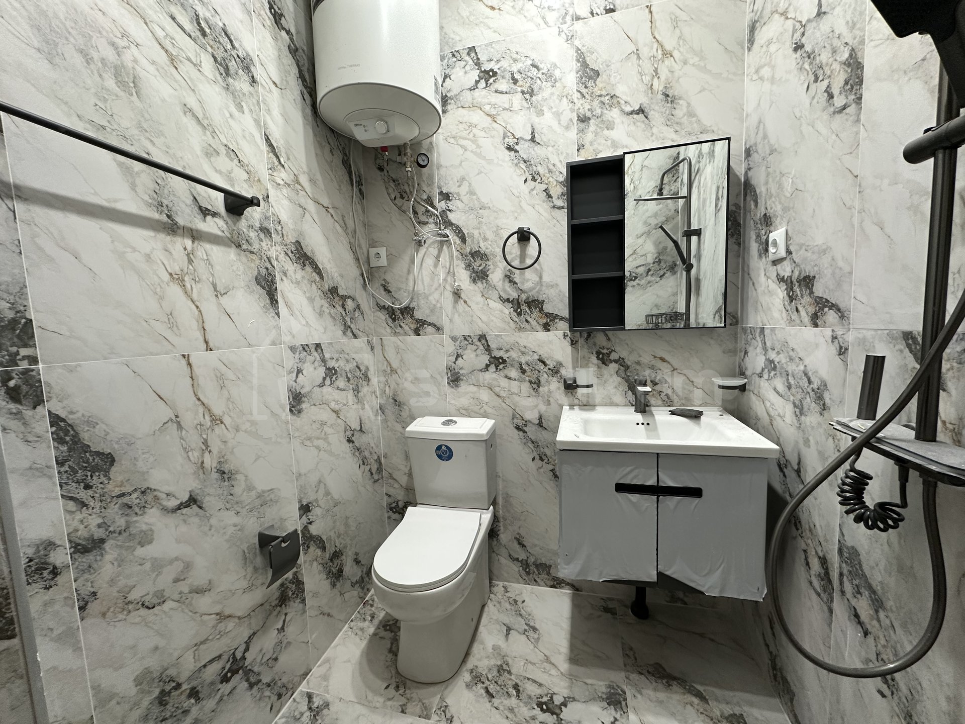 2 Սենյականոց Բնակարան Քարե Շենքում, 42քմ, 2/2 հարկ, Դիզայներական Վերանորոգված, Կահավորված, Արևկող