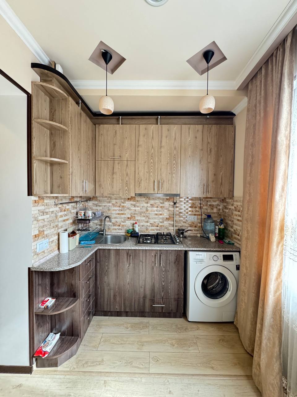 4 Սենյականոց Բնակարան Քարե Շենքում, 70քմ, 4/5 հարկ, Կապիտալ Վերանորոգված, Կահավորված, Արևկող