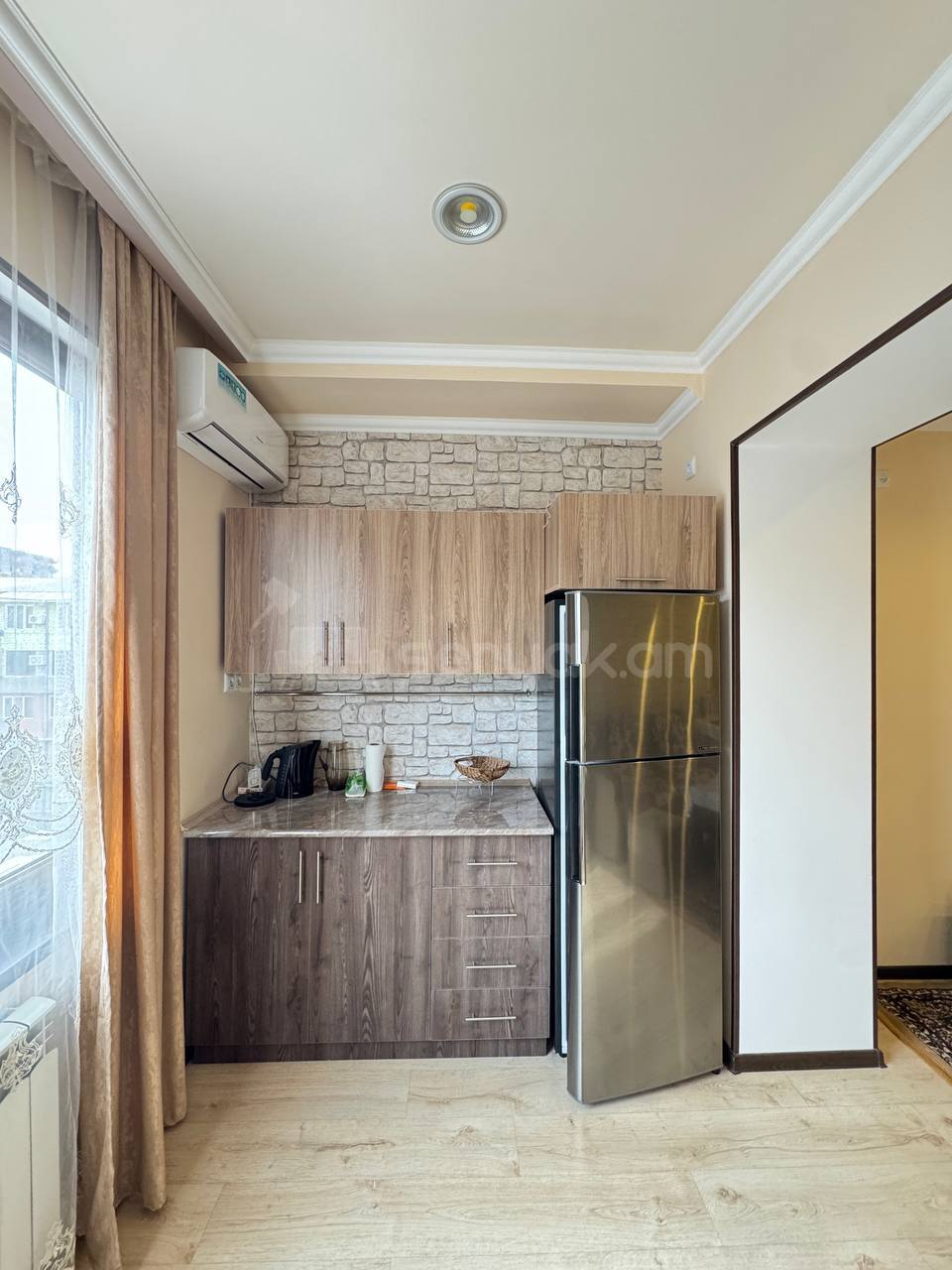 4 Սենյականոց Բնակարան Քարե Շենքում, 70քմ, 4/5 հարկ, Կապիտալ Վերանորոգված, Կահավորված, Արևկող