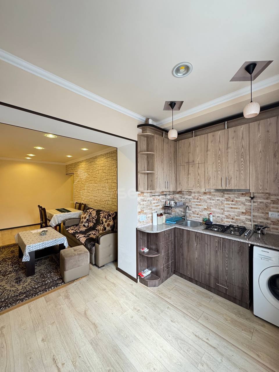 4 Սենյականոց Բնակարան Քարե Շենքում, 70քմ, 4/5 հարկ, Կապիտալ Վերանորոգված, Կահավորված, Արևկող