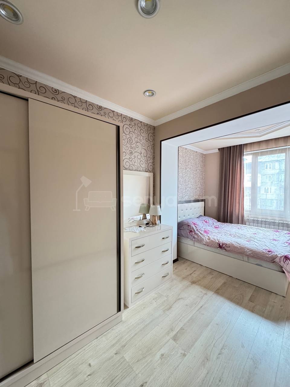 4 Սենյականոց Բնակարան Քարե Շենքում, 70քմ, 4/5 հարկ, Կապիտալ Վերանորոգված, Կահավորված, Արևկող