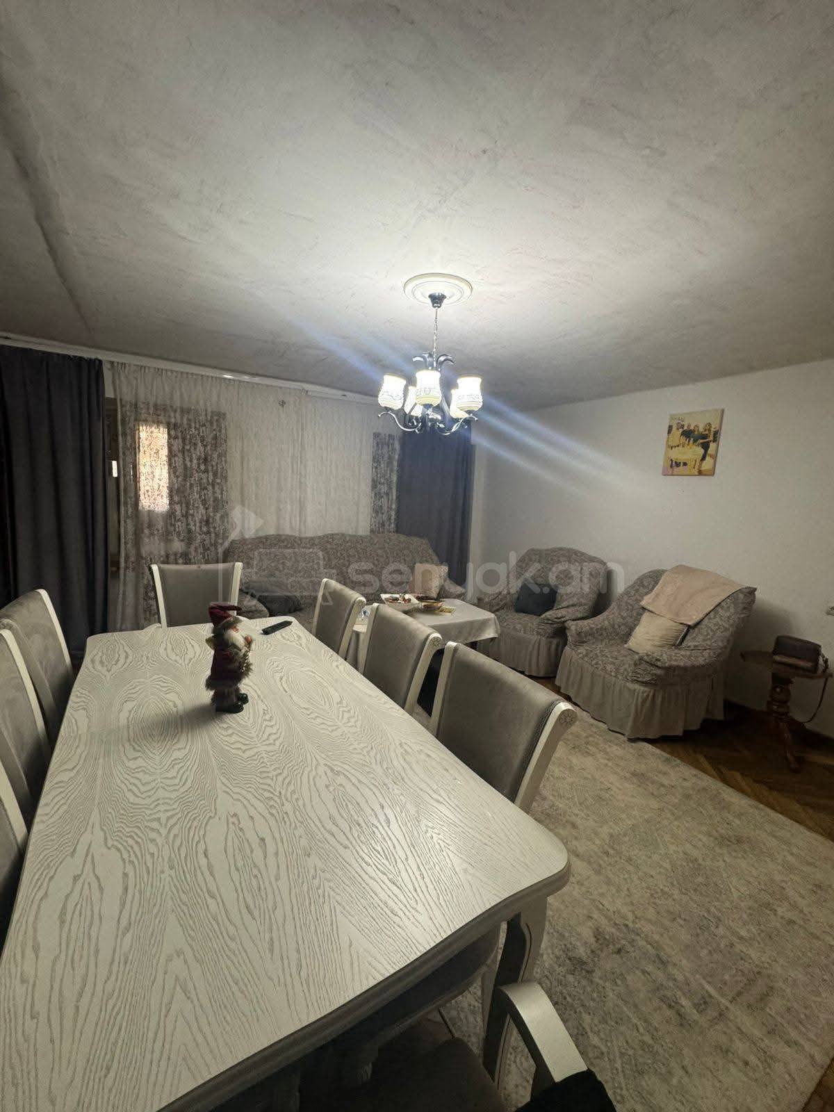 4 Սենյականոց Բնակարան Քարե Շենքում, 110քմ, 2/5 հարկ, Կոսմետիկ Վերանորոգված