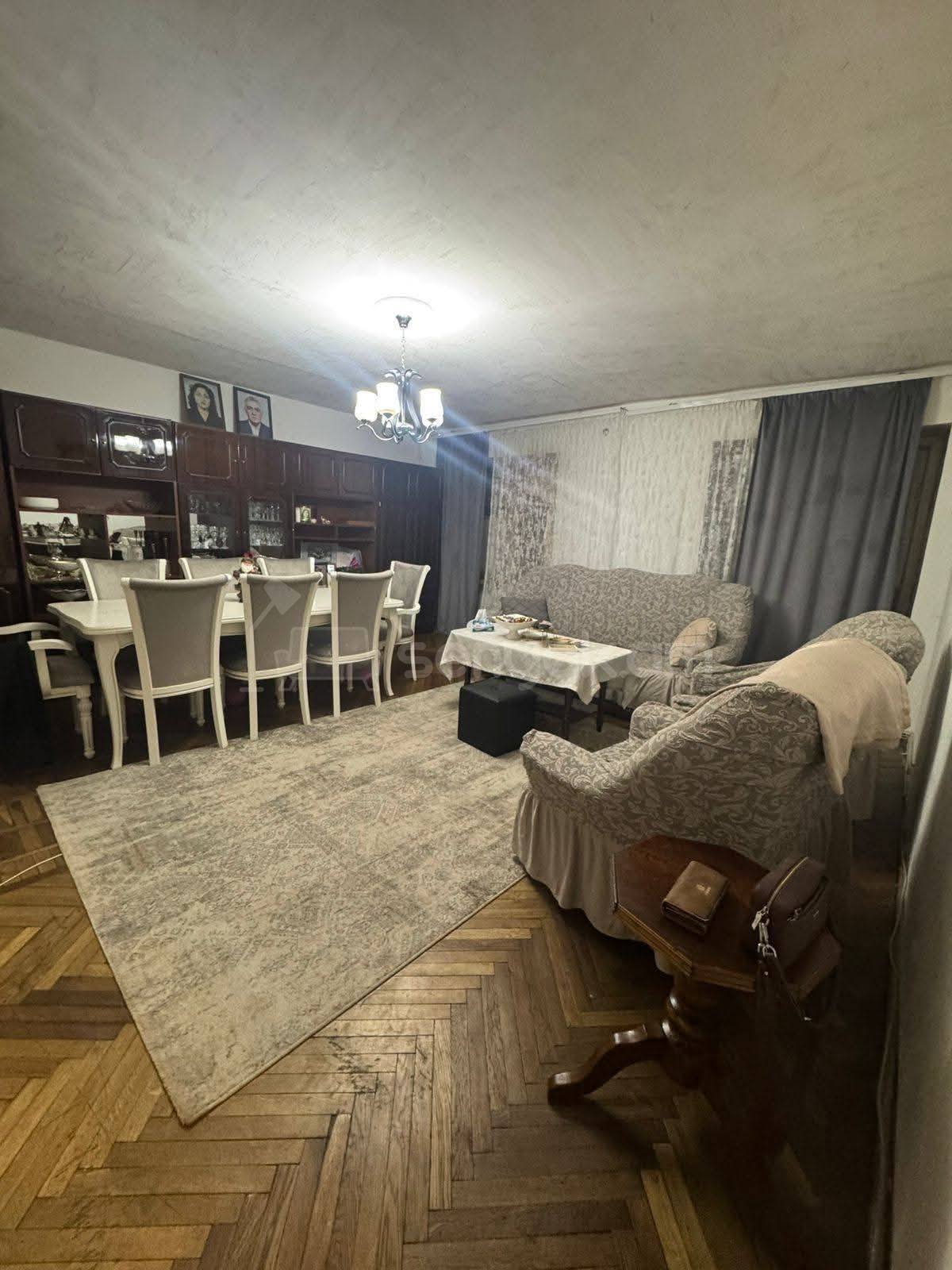 4 Սենյականոց Բնակարան Քարե Շենքում, 110քմ, 2/5 հարկ, Կոսմետիկ Վերանորոգված