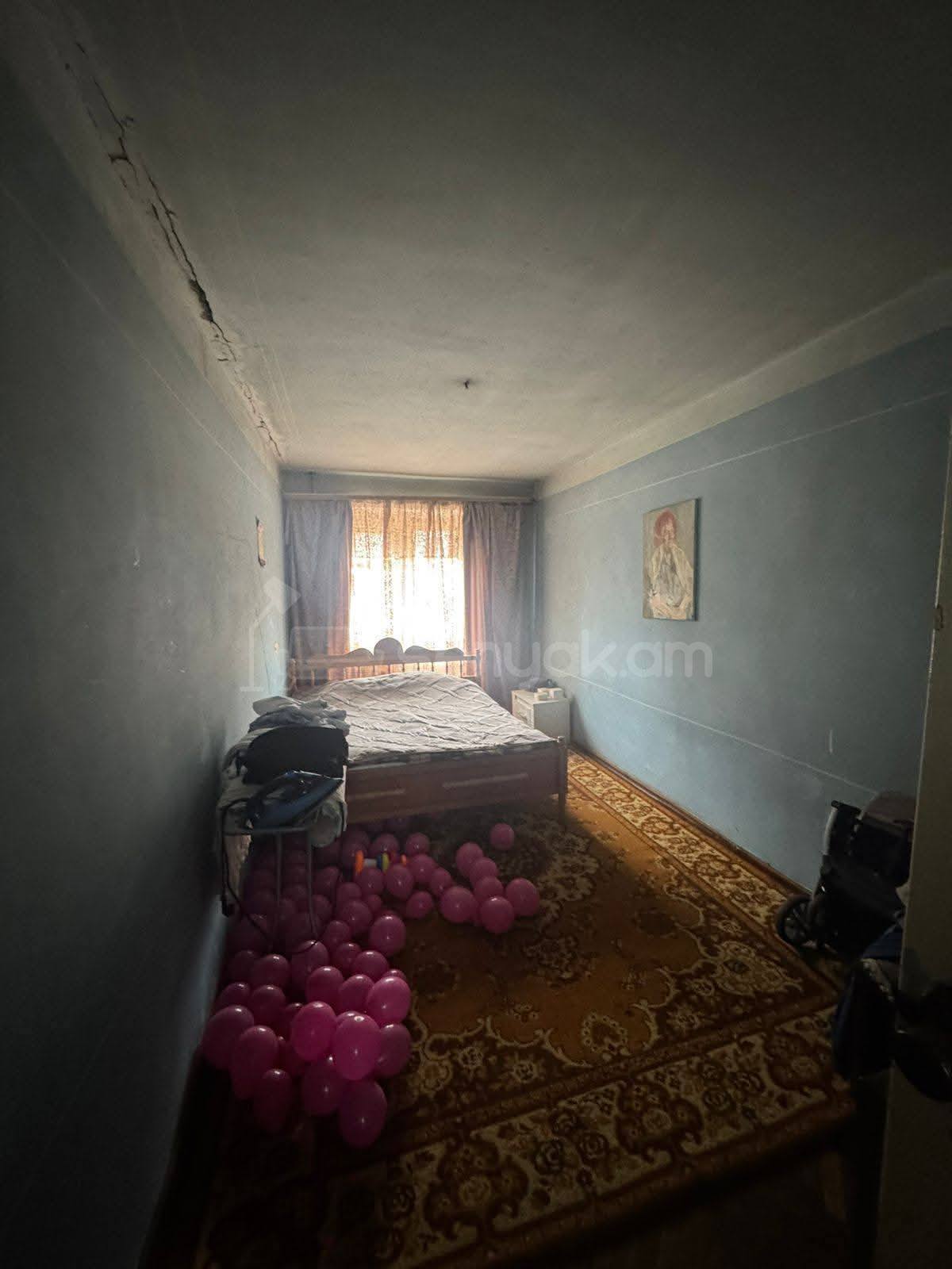 4 Սենյականոց Բնակարան Քարե Շենքում, 110քմ, 2/5 հարկ, Կոսմետիկ Վերանորոգված