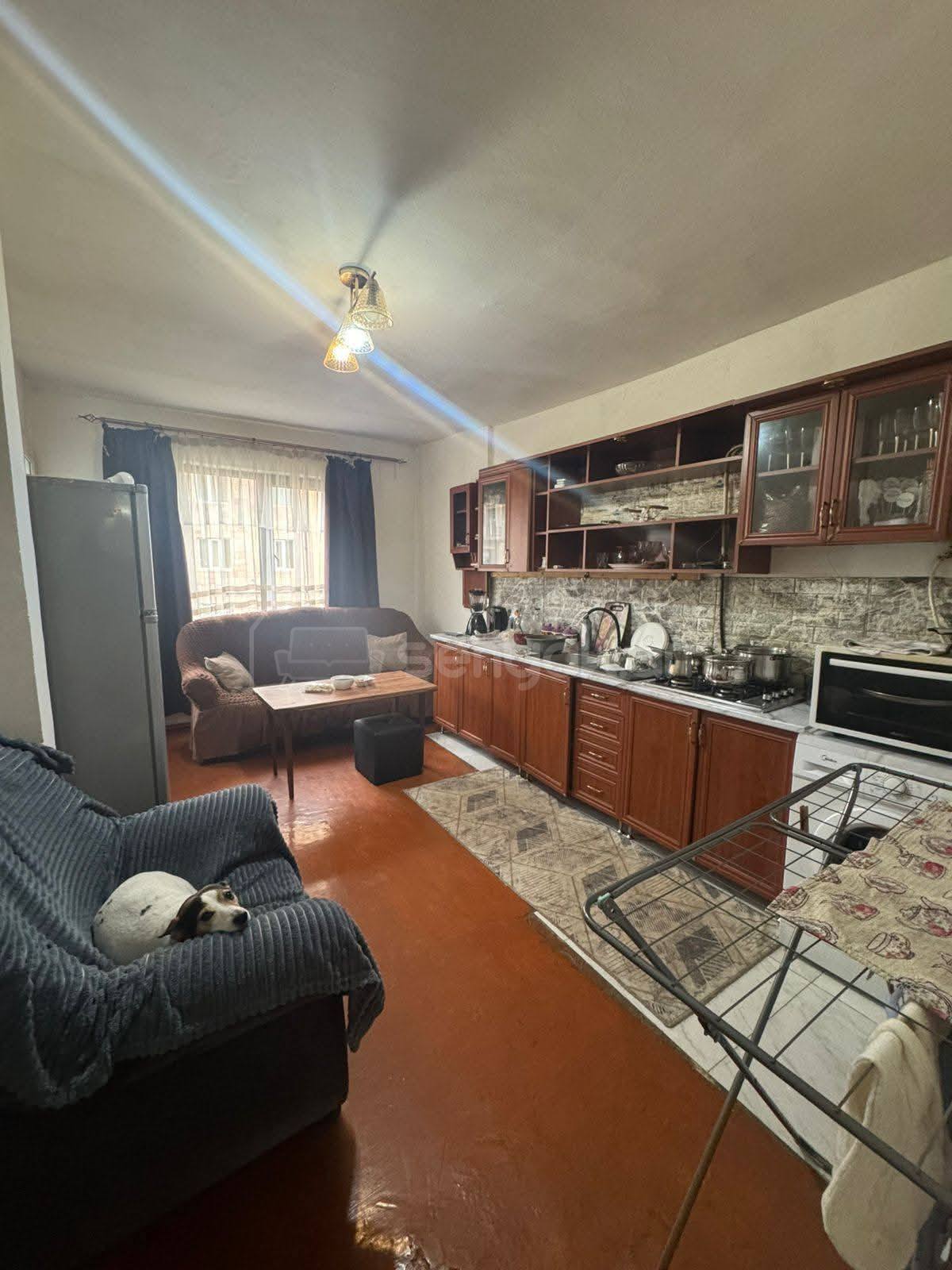 4 Սենյականոց Բնակարան Քարե Շենքում, 110քմ, 2/5 հարկ, Կոսմետիկ Վերանորոգված