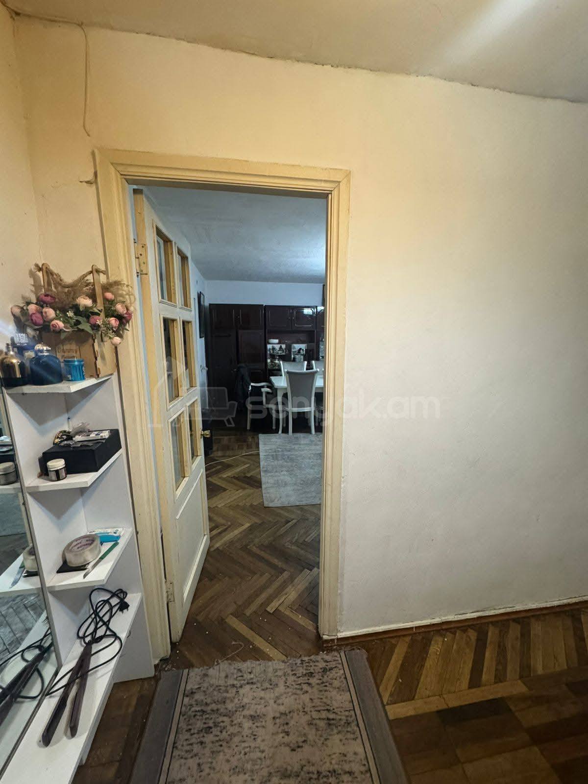 4 Սենյականոց Բնակարան Քարե Շենքում, 110քմ, 2/5 հարկ, Կոսմետիկ Վերանորոգված