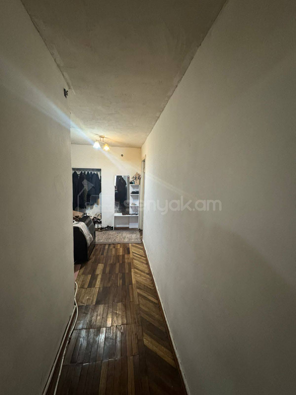 4 Սենյականոց Բնակարան Քարե Շենքում, 110քմ, 2/5 հարկ, Կոսմետիկ Վերանորոգված