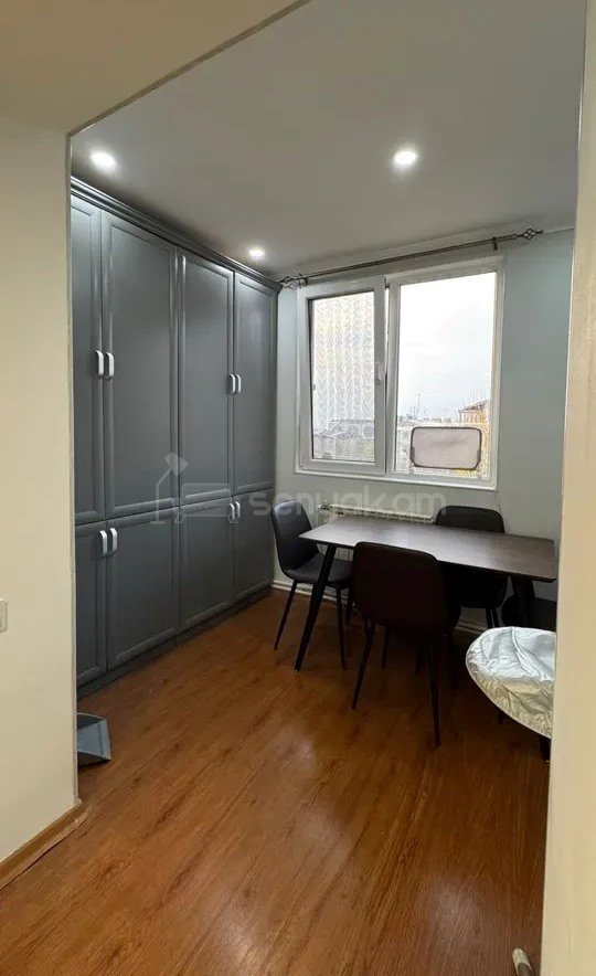 4 Սենյականոց Բնակարան Քարե Շենքում, 80քմ, 4/4 հարկ, Կապիտալ Վերանորոգված