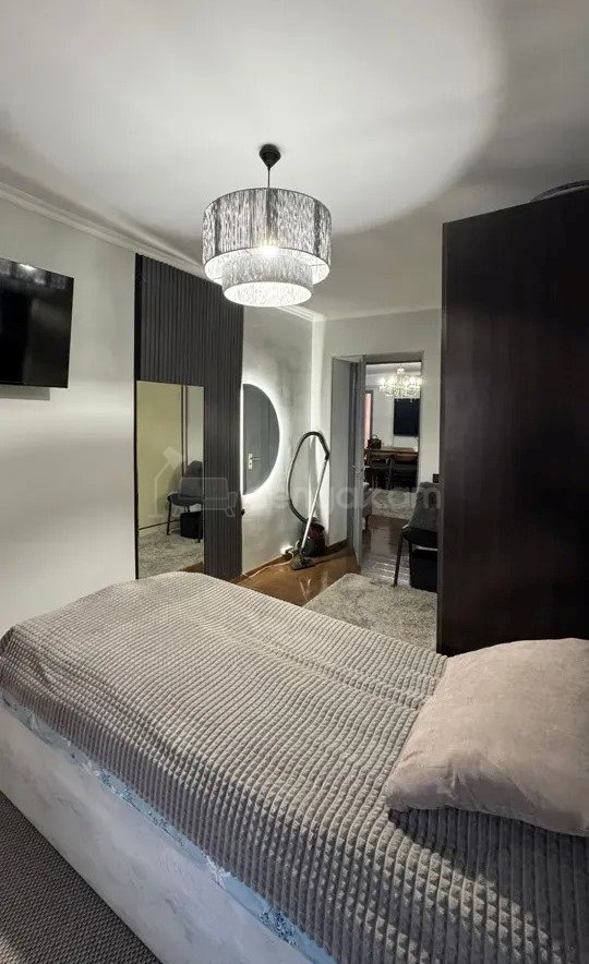 4 Սենյականոց Բնակարան Քարե Շենքում, 80քմ, 4/4 հարկ, Կապիտալ Վերանորոգված