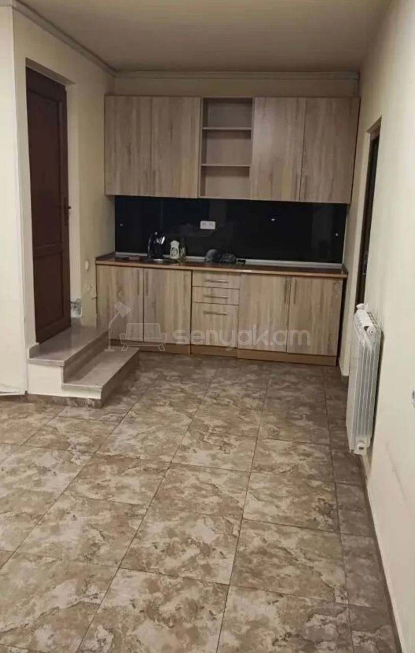 8 Սենյականոց Սեփական Տուն, 300քմ, Կապիտալ Վերանորոգված