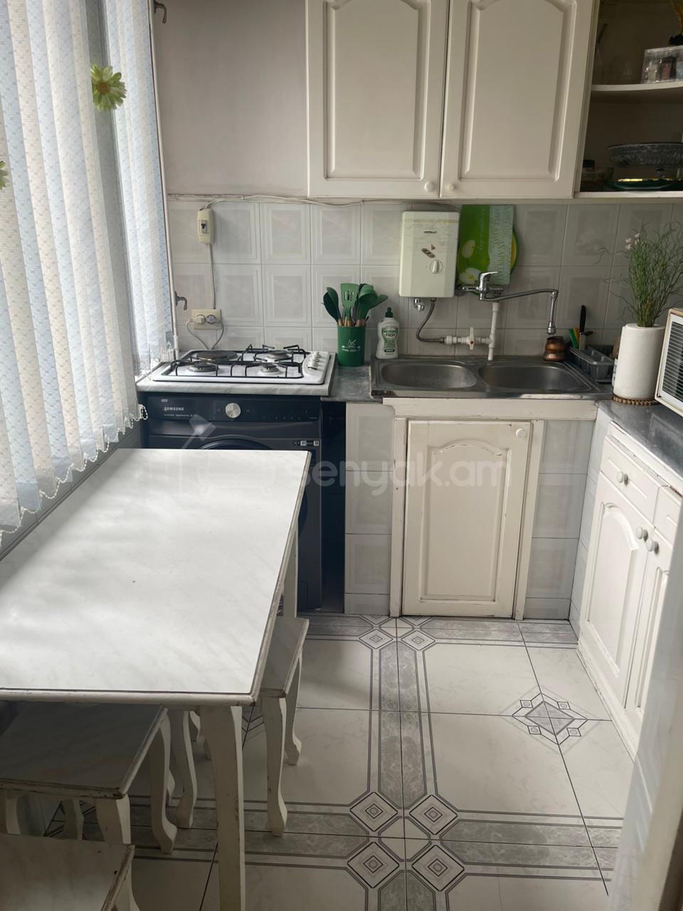 1 Սենյականոց Բնակարան, 45քմ, 2/9 հարկ, Նորմալ Վիճակում, Կահավորված, Արևկող