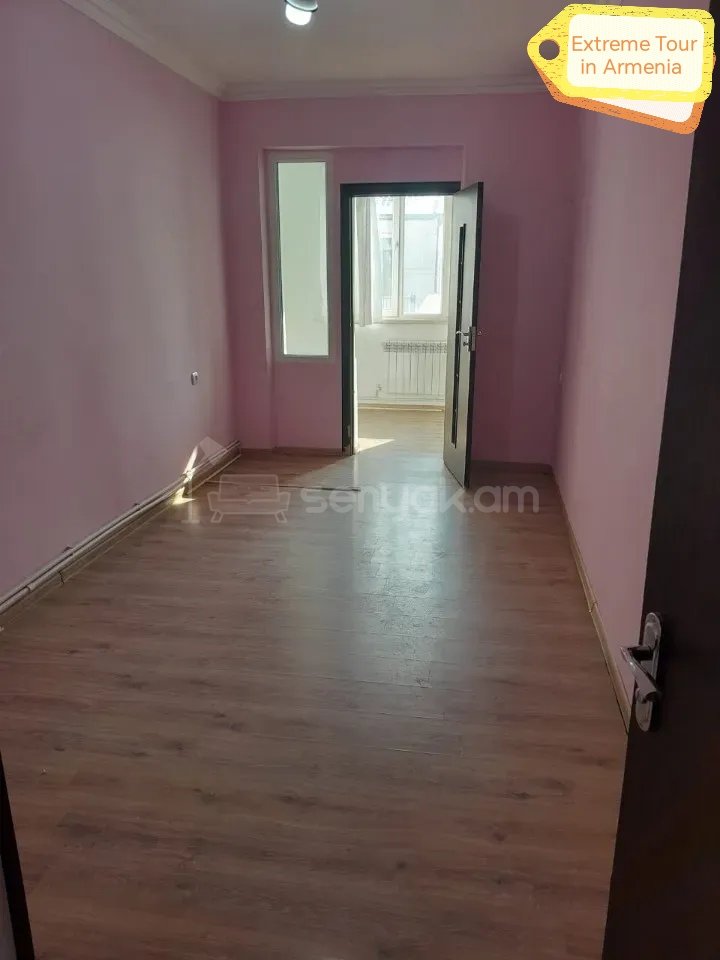 2 Սենյականոց Բնակարան Քարե Շենքում, 60քմ, 1/5 հարկ, Նորմալ Վիճակում, Մասամբ Կահավորված, Արևկող