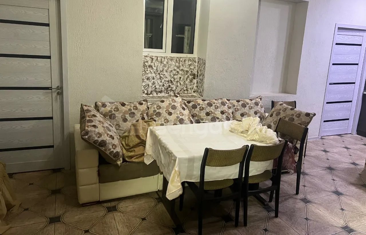 3 Սենյականոց Բնակարան Քարե Շենքում, 68քմ, 1/1 հարկ, Նորմալ Վիճակում, Կահավորված