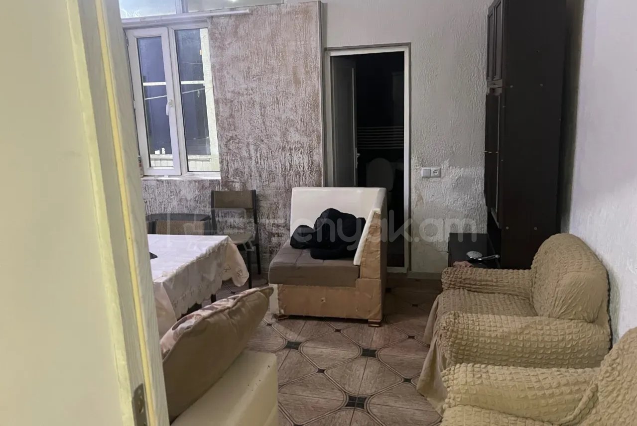 3 Սենյականոց Բնակարան Քարե Շենքում, 68քմ, 1/1 հարկ, Նորմալ Վիճակում, Կահավորված