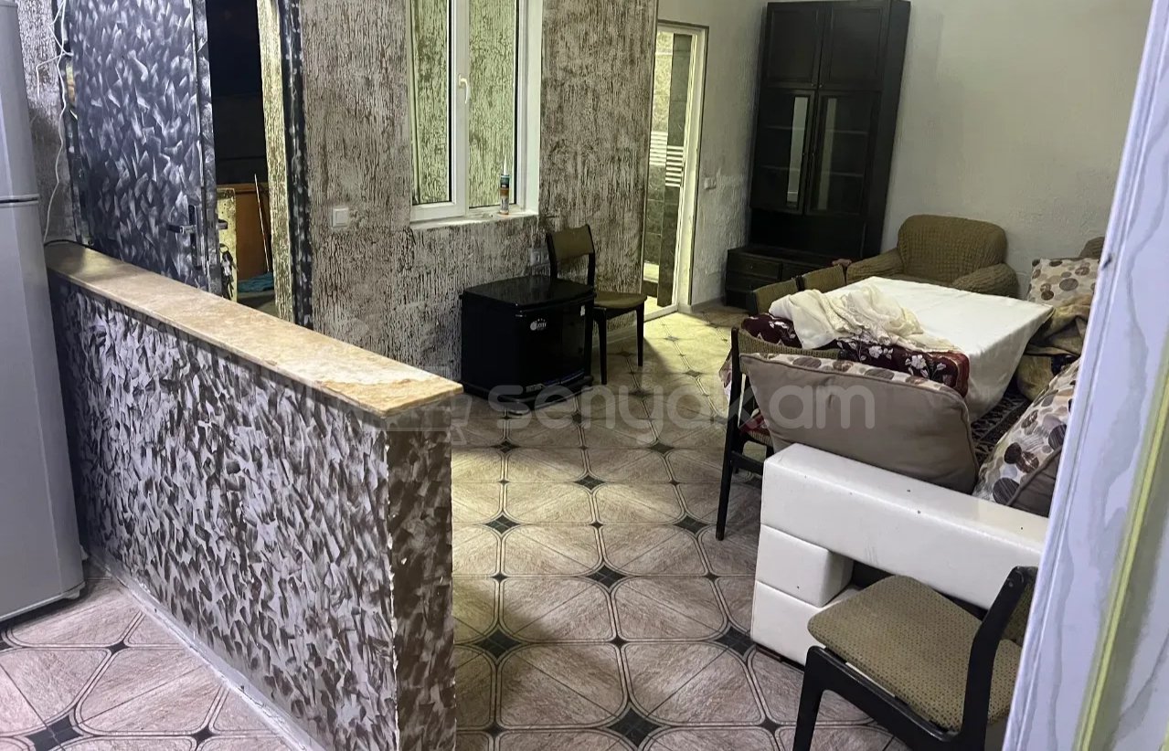 3 Սենյականոց Բնակարան Քարե Շենքում, 68քմ, 1/1 հարկ, Նորմալ Վիճակում, Կահավորված