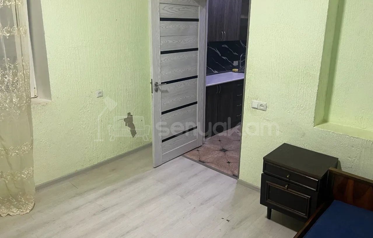 3 Սենյականոց Բնակարան Քարե Շենքում, 68քմ, 1/1 հարկ, Նորմալ Վիճակում, Կահավորված