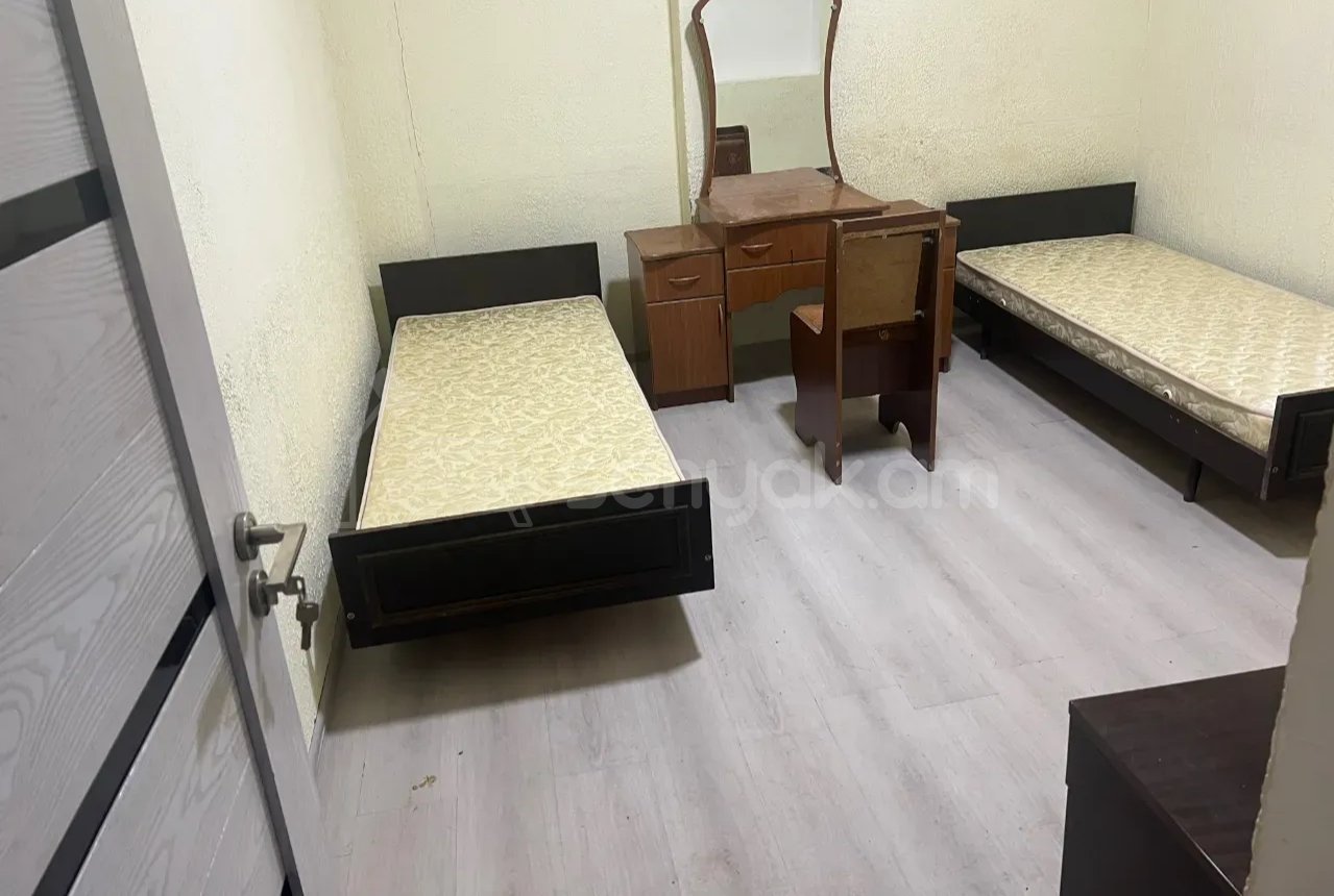 3 Սենյականոց Բնակարան Քարե Շենքում, 68քմ, 1/1 հարկ, Նորմալ Վիճակում, Կահավորված