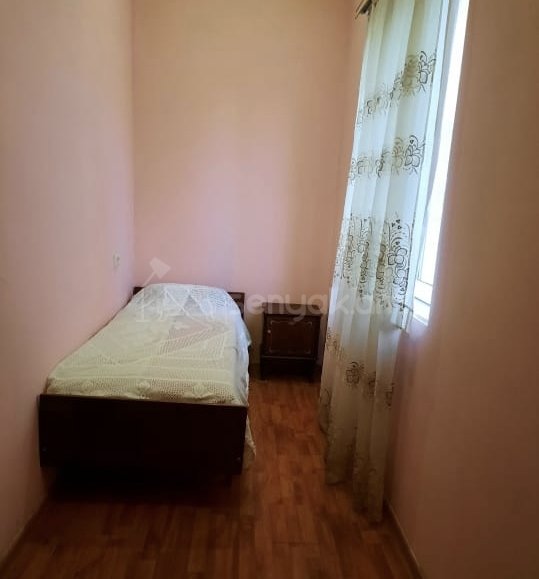 3 Սենյականոց Բնակարան Քարե Շենքում, 62քմ, 3/5 հարկ, Նորմալ Վիճակում, Կահավորված