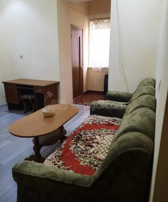 3 Սենյականոց Բնակարան Քարե Շենքում, 62քմ, 3/5 հարկ, Նորմալ Վիճակում, Կահավորված