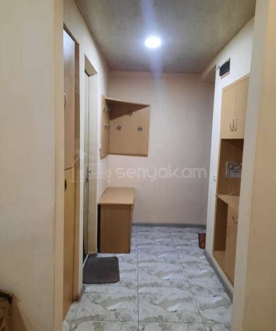 3 Սենյականոց Բնակարան Քարե Շենքում, 62քմ, 3/5 հարկ, Նորմալ Վիճակում, Կահավորված