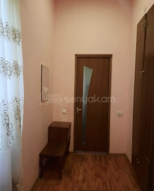 3 Սենյականոց Բնակարան Քարե Շենքում, 62քմ, 3/5 հարկ, Նորմալ Վիճակում, Կահավորված