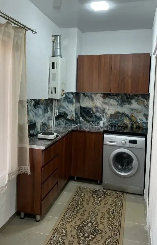 1 Սենյականոց Բնակարան Քարե Շենքում, 35քմ, 1/1 հարկ, Նորմալ Վիճակում, Կահավորված