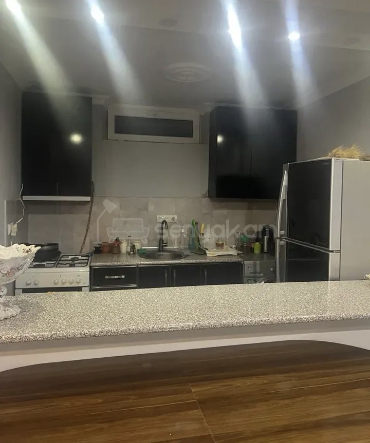 1 Սենյականոց Բնակարան Քարե Շենքում, 40քմ, 1/1 հարկ, Նորմալ Վիճակում, Կահավորված