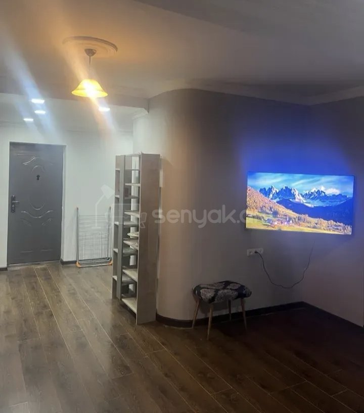 1 Սենյականոց Բնակարան Քարե Շենքում, 40քմ, 1/1 հարկ, Նորմալ Վիճակում, Կահավորված