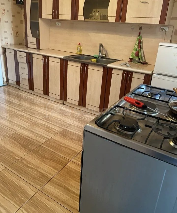 3 Սենյականոց Բնակարան Քարե Շենքում, 82քմ, 1/1 հարկ, Կապիտալ Վերանորոգված, Կահավորված