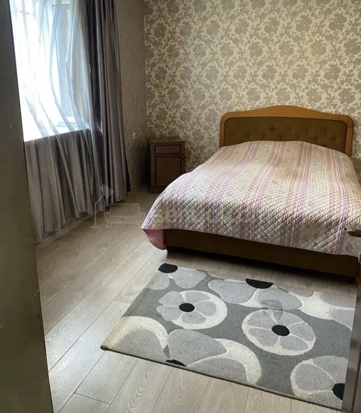 3 Սենյականոց Բնակարան Քարե Շենքում, 82քմ, 1/1 հարկ, Կապիտալ Վերանորոգված, Կահավորված