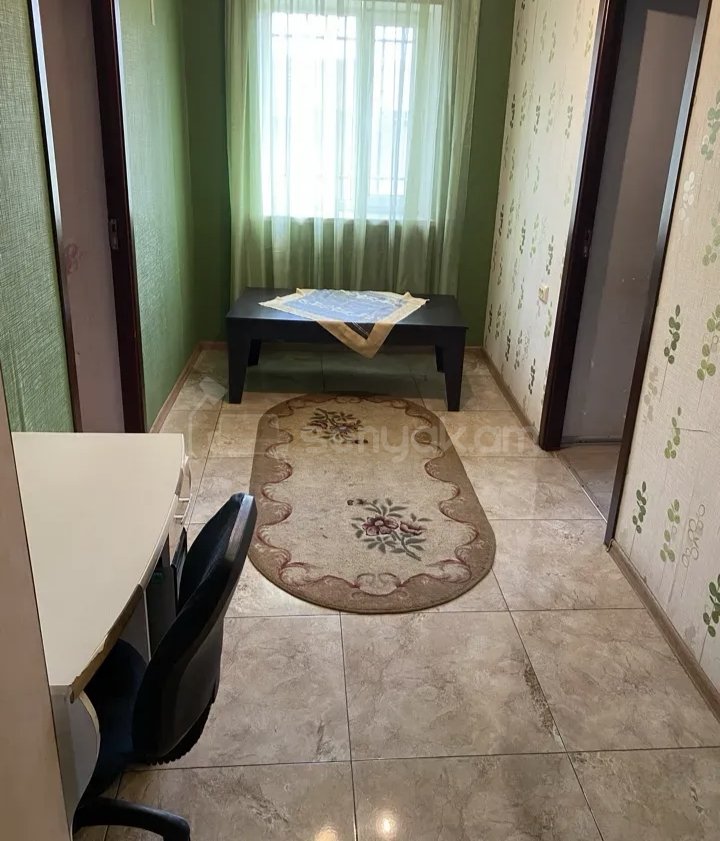 3 Սենյականոց Բնակարան Քարե Շենքում, 82քմ, 1/1 հարկ, Կապիտալ Վերանորոգված, Կահավորված