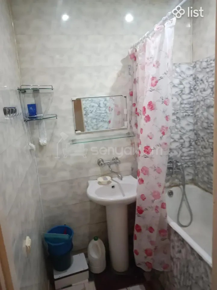 2 Սենյականոց Բնակարան Քարե Շենքում, 50քմ, 3/5 հարկ, Նորմալ Վիճակում, Կահավորված