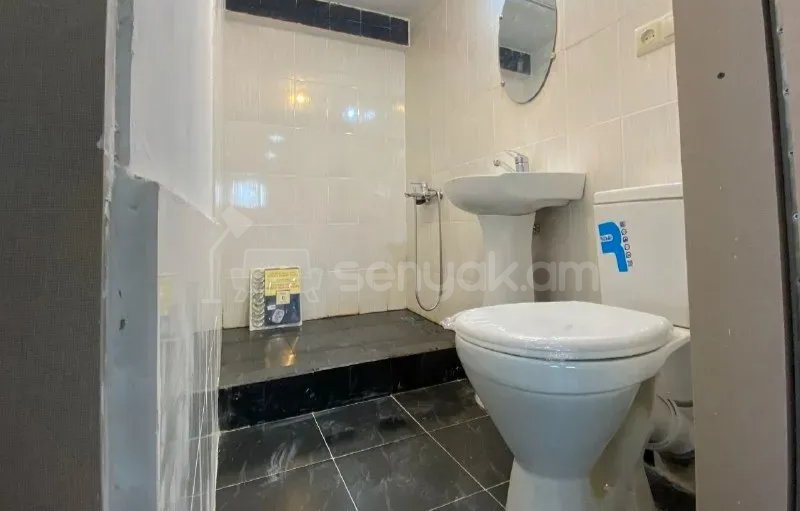 1 Սենյականոց Բնակարան Քարե Շենքում, 34քմ, 1/3 հարկ, Նորմալ Վիճակում, Կահավորված