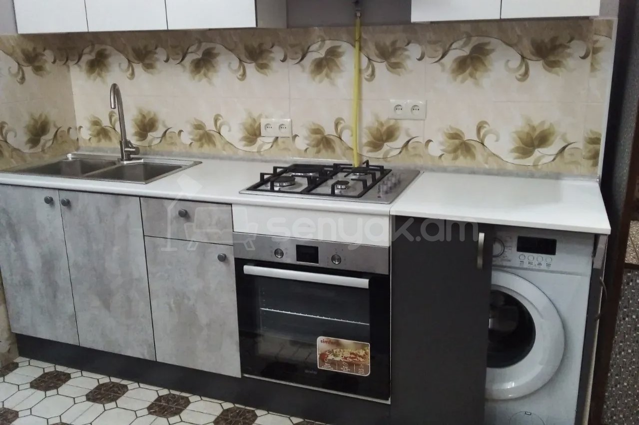 2 Սենյականոց Բնակարան Քարե Շենքում, 45քմ, 1/9 հարկ, Նորմալ Վիճակում, Կահավորված