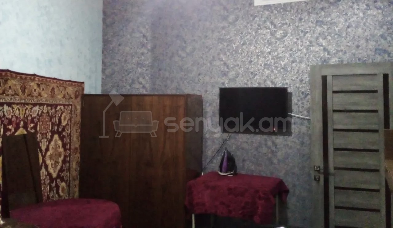 2 Սենյականոց Բնակարան Քարե Շենքում, 45քմ, 1/9 հարկ, Նորմալ Վիճակում, Կահավորված