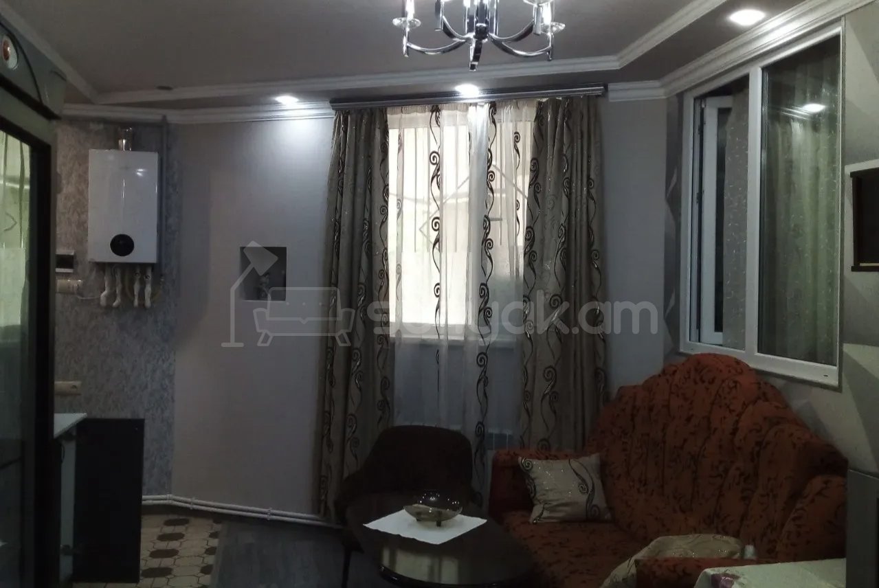 2 Սենյականոց Բնակարան Քարե Շենքում, 45քմ, 1/9 հարկ, Նորմալ Վիճակում, Կահավորված