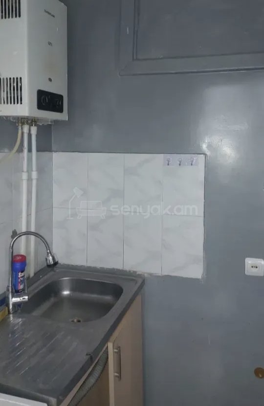 1 Սենյականոց Բնակարան Քարե Շենքում, 40քմ, 1/1 հարկ, Նորմալ Վիճակում, Կահավորված