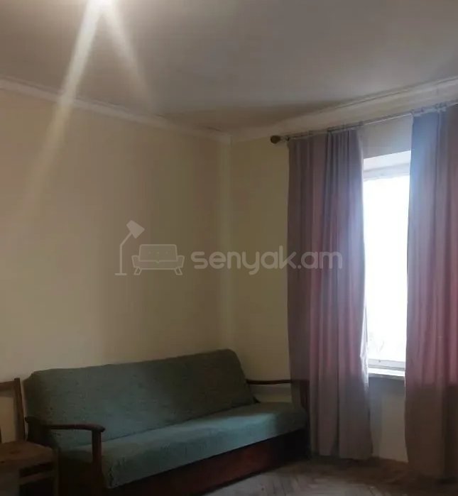 1 Սենյականոց Բնակարան Քարե Շենքում, 40քմ, 1/1 հարկ, Նորմալ Վիճակում, Կահավորված